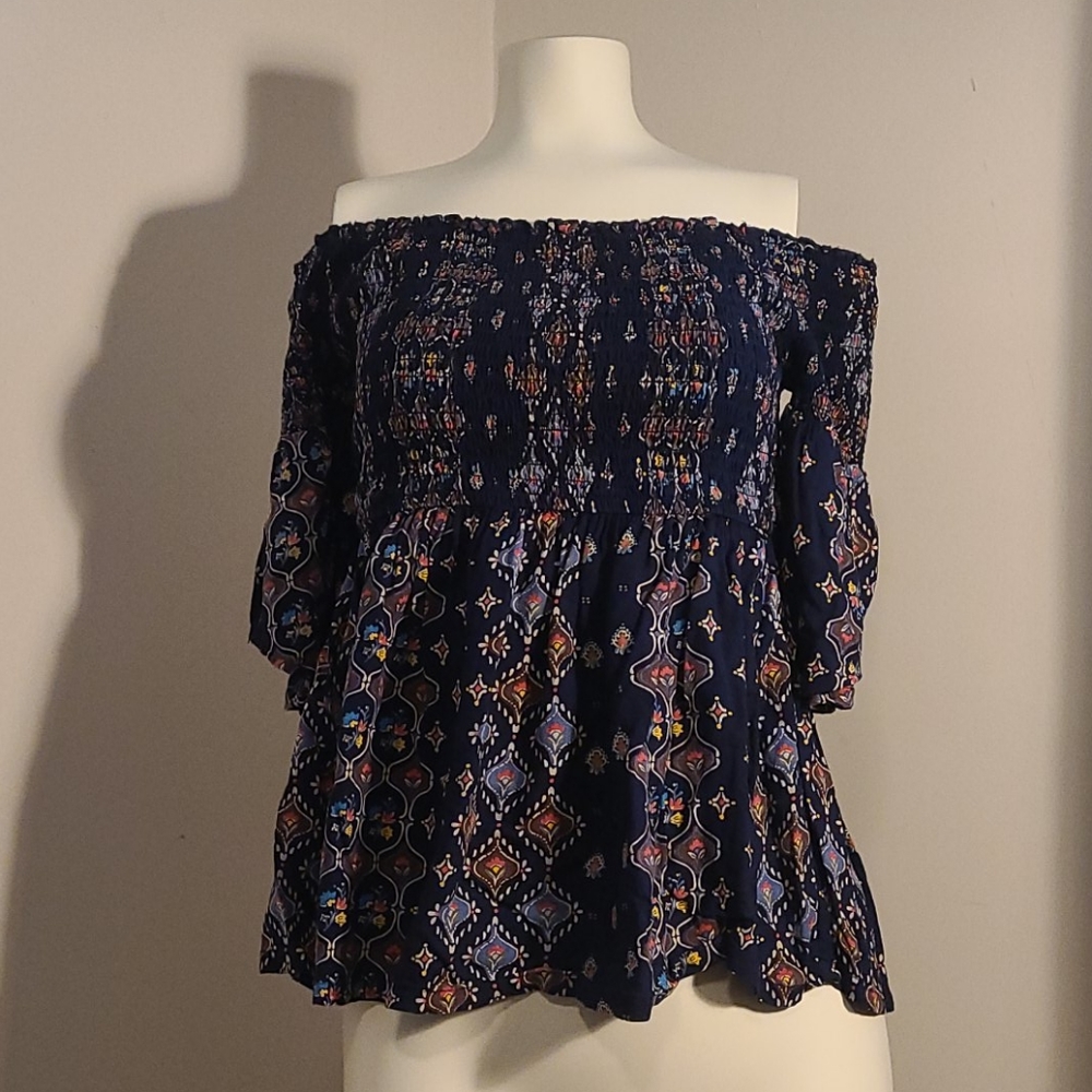 Hollister off the shoulder top - Size small